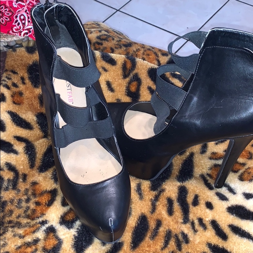 Size 9 Just Fab pump heels